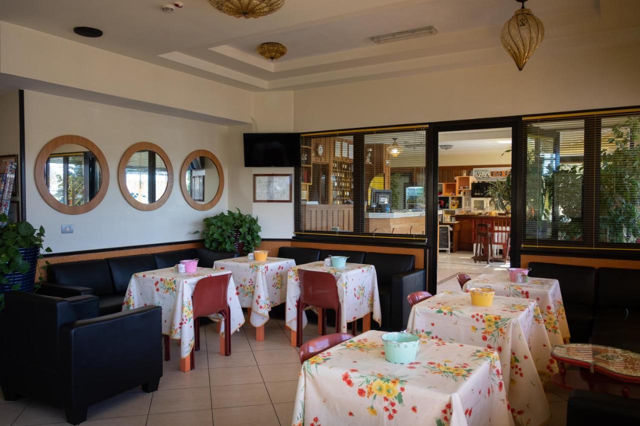Hotel Ping Pong Λίντο ντι Όστια Εξωτερικό φωτογραφία