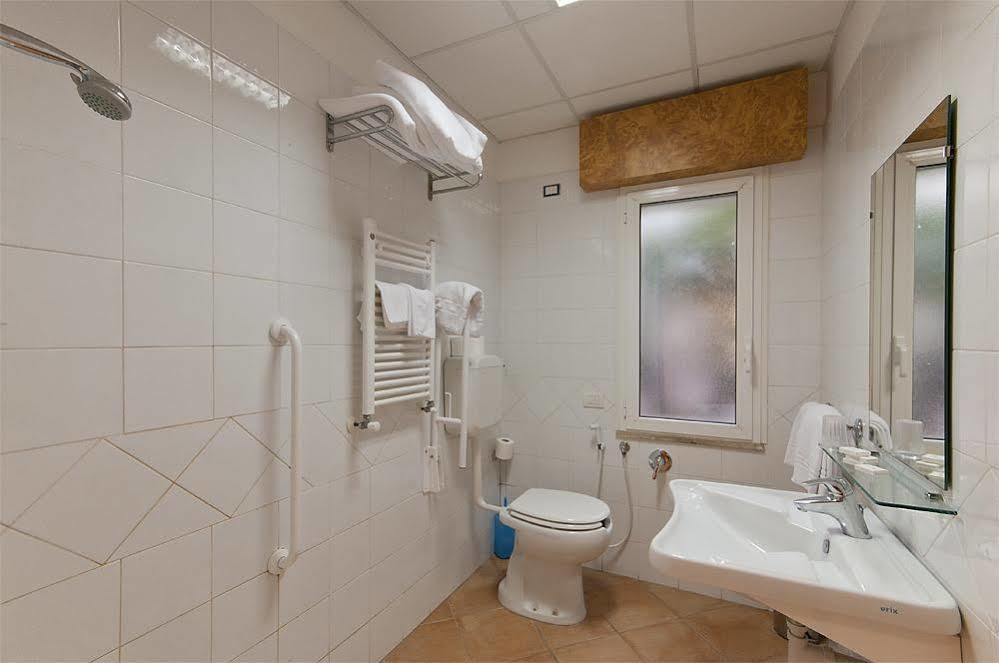 Hotel Ping Pong Λίντο ντι Όστια Εξωτερικό φωτογραφία